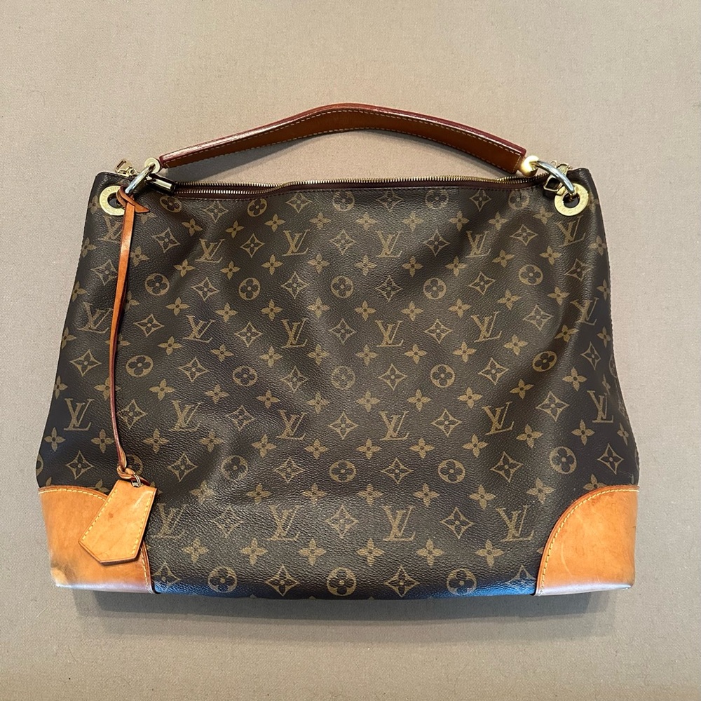 LOUIS VUITTON Monogram Berri MM